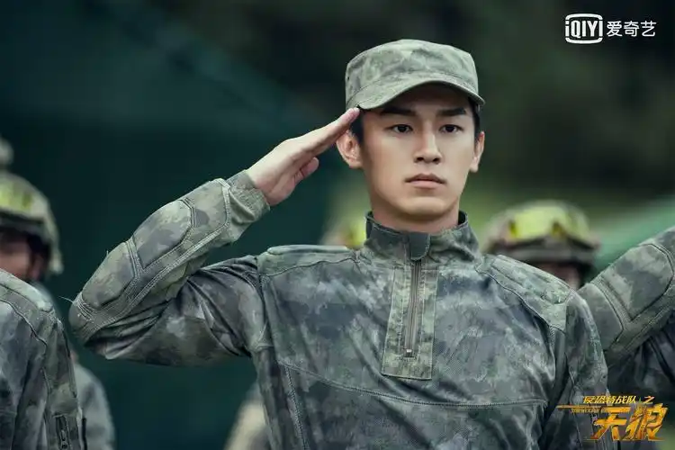 杨旭文反恐特战队之天狼今晚收官狼性少年形象频获赞