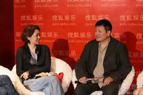 杨亚洲的现任老婆倪萍是延续掌管了13年春晚的驰名掌管人,在杨亚洲与