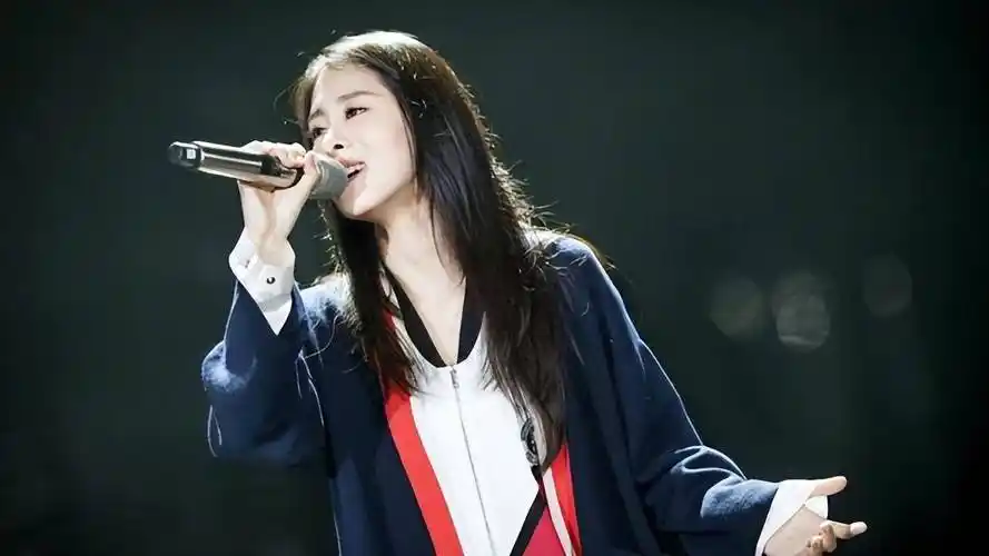 李嘉格在组内四强赛中跟张碧晨相遇,最终倒在了16强!