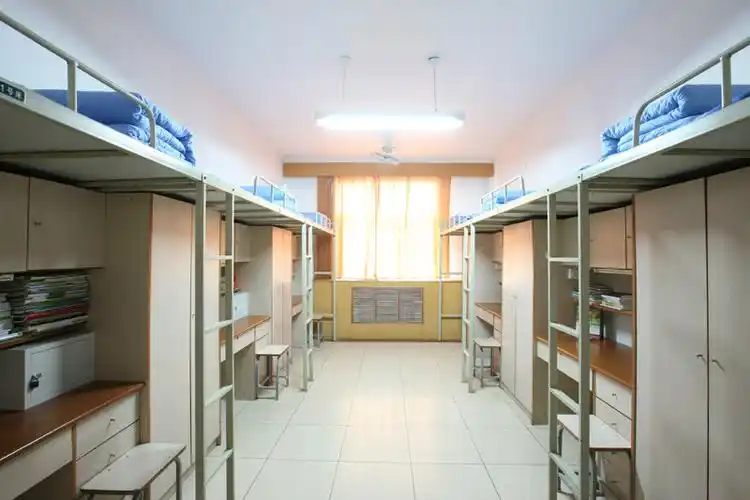 p>山东省实验中学位于山东省 a target="_blank" href="/item/济南