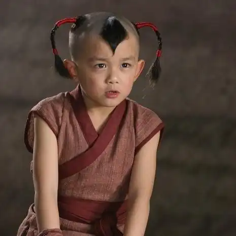 [吴磊][分享]190121 三石弟弟年轻时:穿着红肚兜的哪吒可可爱爱--爱豆