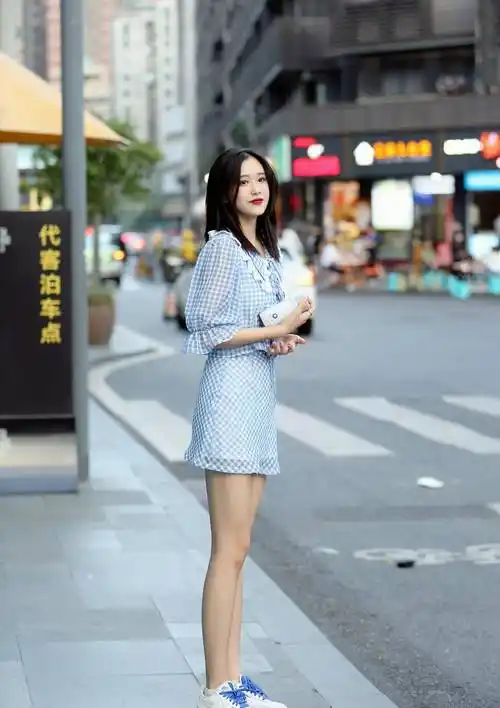 成都女生为什么这么美?看她们的街拍穿搭,一个个像是西施下凡