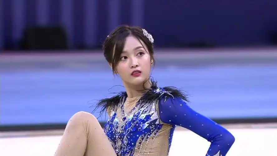 超新星全运会吴宣仪女子体操大展完美身材