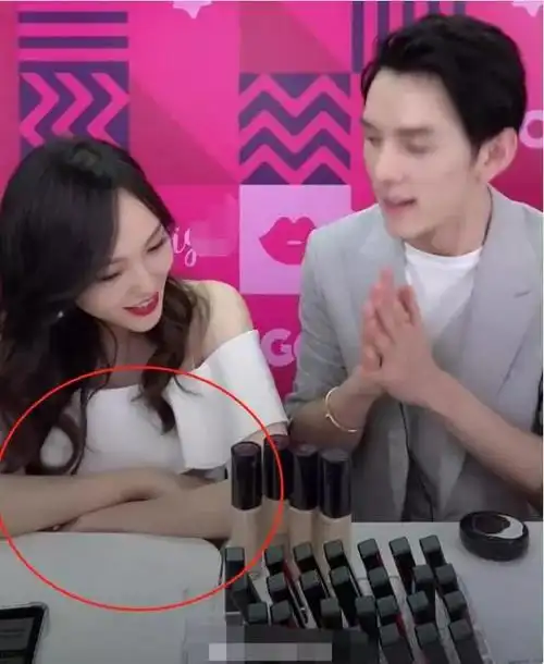 唐嫣怀孕又添实锤近照曝光肚子大到遮不住好老公罗晋全程陪伴