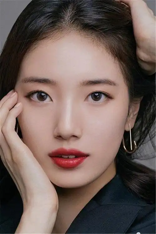 裴秀智全新画报,漂亮姐姐演绎春日少女纯美妆容