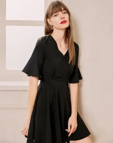 lachata 2019夏新款连衣裙优雅v领收腰显瘦荷叶边女裙 黑色 m