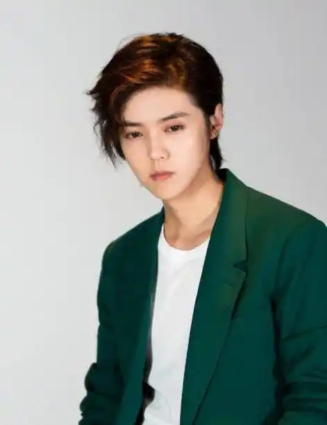 原创有种成熟叫鹿晗谈恋爱换直男刘海发型后越来越有男人味