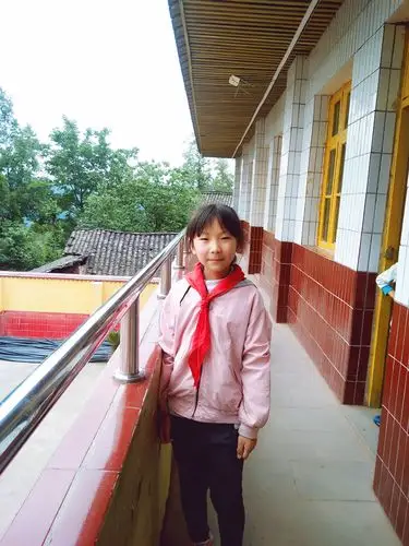 上学梦是那样的真挚,那样的美妙,或许,上学对很多城市的孩子来说是一