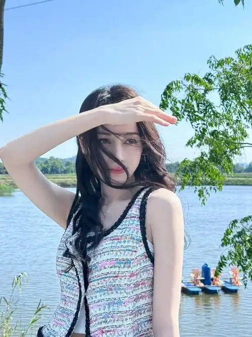 迪丽热巴又发新头像了##迪丽热巴照片看起来就甜甜的