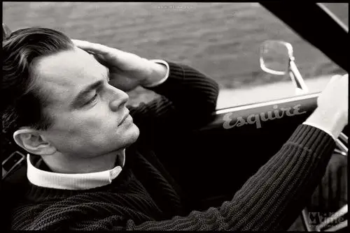 莱昂纳多esquire新写真 黑白型格展成熟魅力(图)