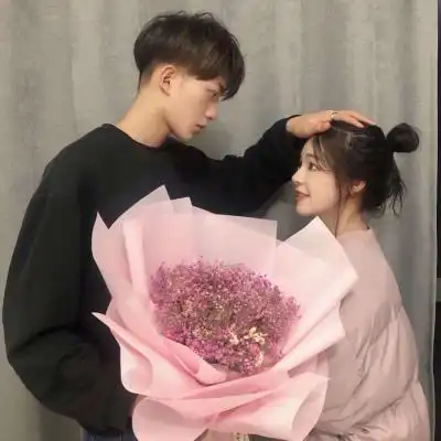 男女捧花情侣头像男女手拿花的情侣头像唯美图片