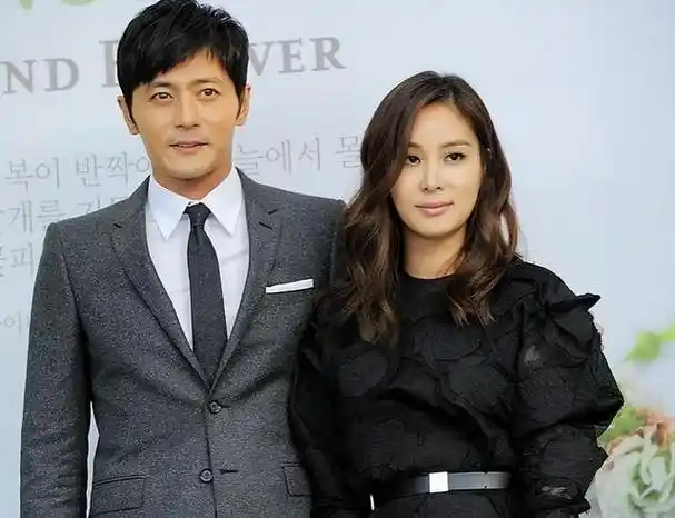 而另一段恋情则是和张东健现任老婆高小英,张东健和高小英1999年因为