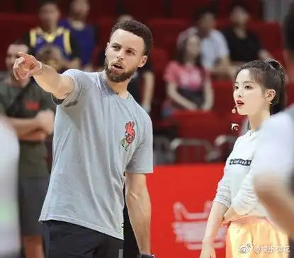 昆凌库里合影##杨超越与库里同台