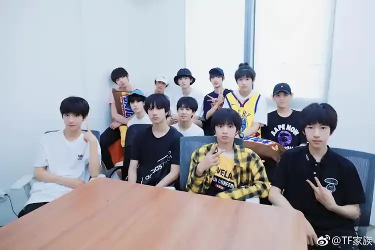 公司为tf家族办运动会并设计专属吉祥物这让tfboys粉丝很生气