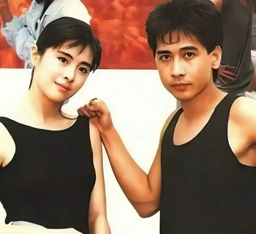 林青霞年轻时看秦汉的眼神充满了爱,可惜最后还是以分手告终!