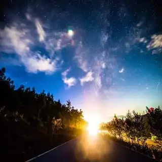 给身处黑暗的你一束光