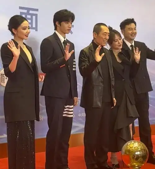 大数据盛典赵丽颖在庆典中的边缘化表现得酣畅淋漓