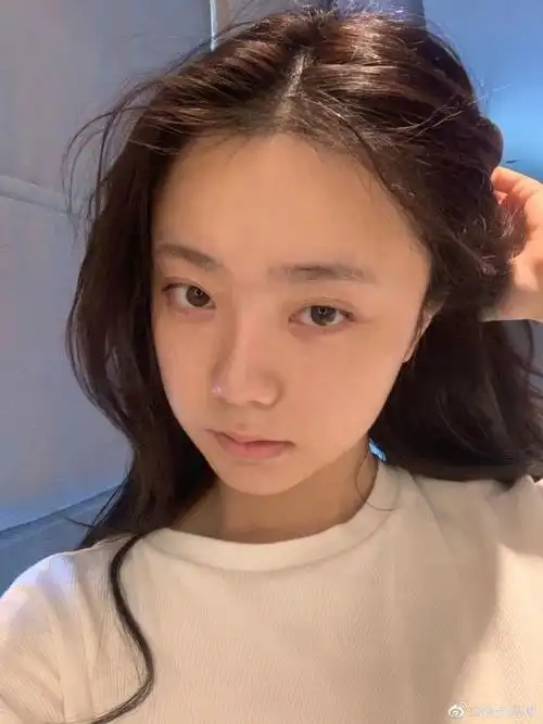 黄子韬新恋情跟张允恩晒同款碗碟女方用小号晒聊天记录撒狗粮