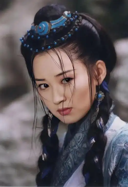 回顾李亚鹏版《笑傲江湖》,以现在的眼光看大胡子挑女演员绝了