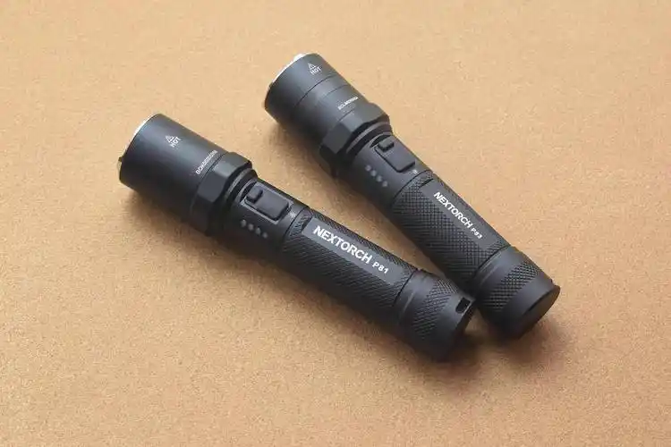 警务执法巡逻安保必备纳丽德p83红蓝闪战术手电体验