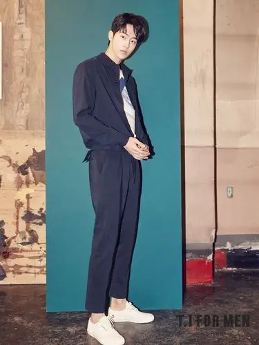 [南柱赫][分享]170418 南柱赫代言品牌夏季画报公开 气场强大的长腿