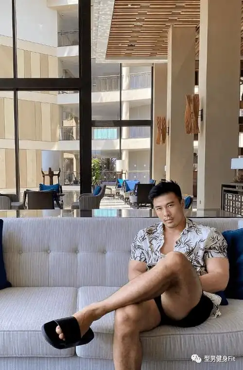 自带毛裤,黑胸毛,黑腹毛,大胸肌,这样的肌肉男真性感_tanduy_do