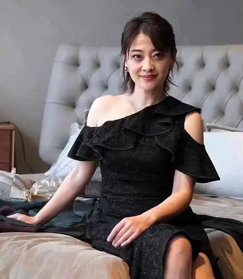 梅婷,不显山水的穿搭,却让她从20岁漂亮到40多岁优雅!