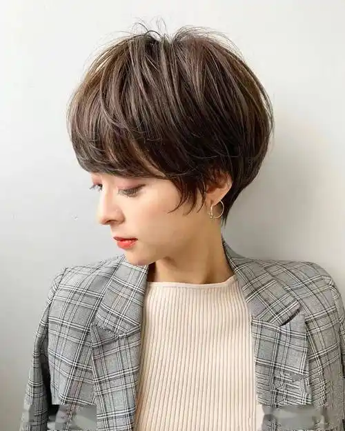 2022春天超短发纹理烫