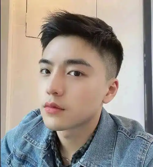 男生别乱剪短发留这3款露额发型颜值更高更帅气