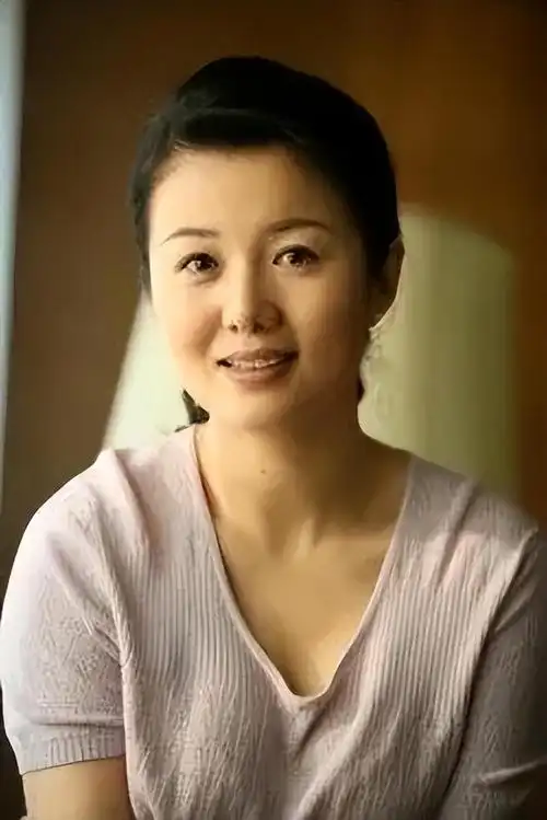 郑卫莉前脚和赵军离婚后脚就带儿子嫁大13岁杜志国如今怎样了