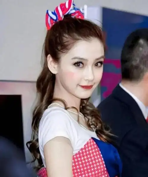 杨颖刚出道时的颜值真的很绝网友好想用这张脸活一天