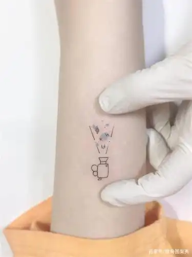 迷你纹身小纹身图案,耐看又高级,凭什么美得如此大气?
