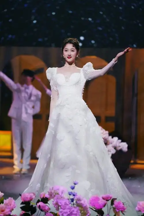 关晓彤王牌对王牌合作舞台雪狼湖致敬经典##关晓彤华晨宇王牌对王破