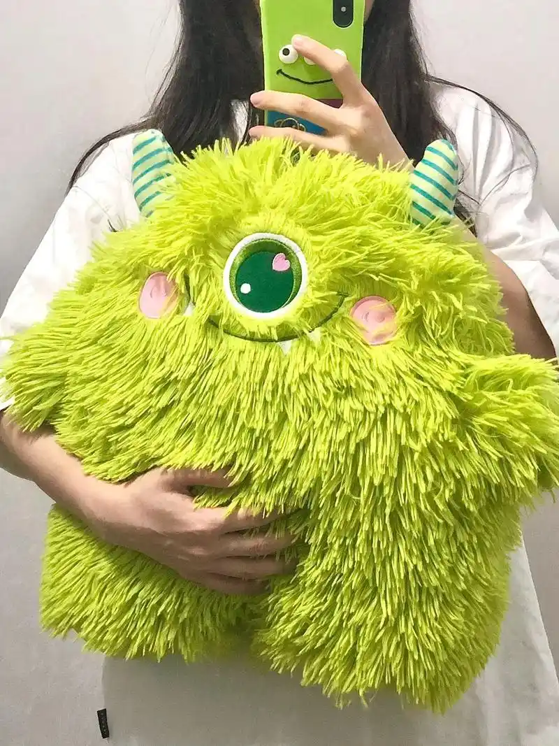 08新纳了一只糯叽叽的绿毛怪!20多90就能拥有这个单手抱 - 抖音