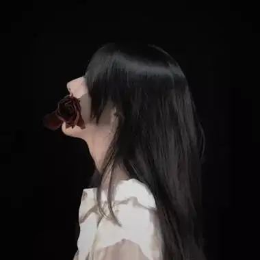 丧系很压抑的伤感女生头像图片 深色系让人看了心疼的女头图片_女生头