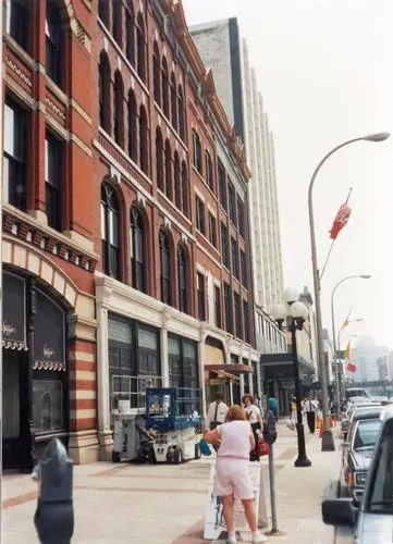 老照片:摄影师carl johnson镜头下,1980 年代的纽约街头(3)