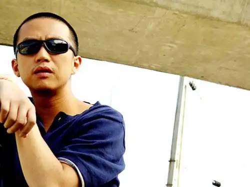 邓超花五千块钱剪的板寸头