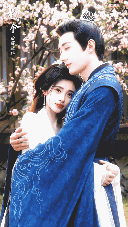 花间令深情对望##鞠婧祎环住了刘学义的腰