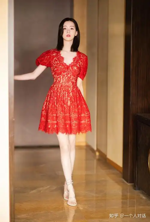 陈都灵美腿明星玉足生图壁纸