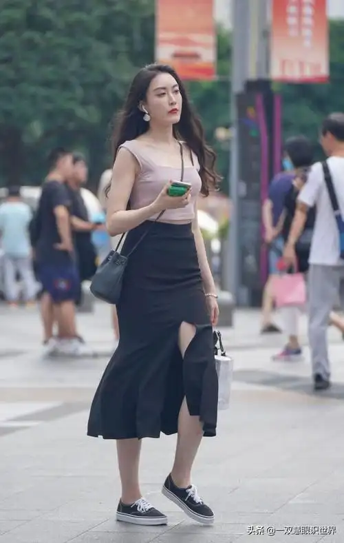 街拍高清组图气质美女肤白貌美大长腿