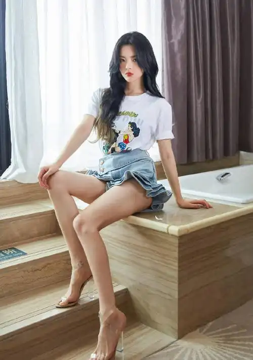 杨超越腿部线条