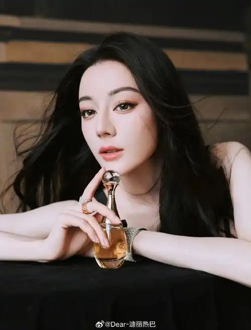 迪丽热巴迪奥新代言照 这个气质真的绝了 太精致了