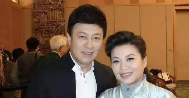 回顾张也55岁还未婚和62岁的吕继宏陪伴多年不结婚也幸福