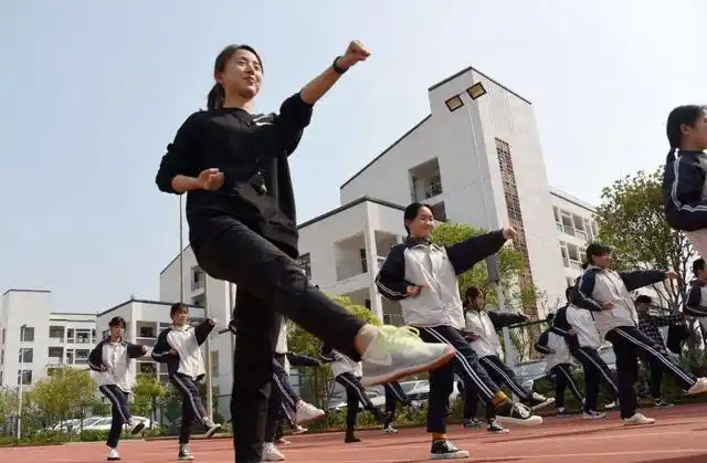 体育将被纳入初,高中学业水平考试,23年开始实施,家长们需关注