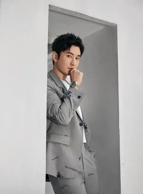 30岁男士成熟稳重的穿搭夏季,适合30 男士的轻熟穿搭,利落感十足 - 冷