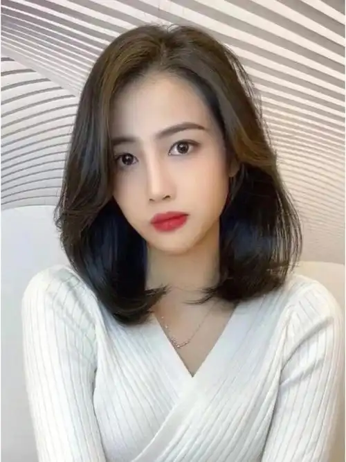 美到没朋友的中长发发型