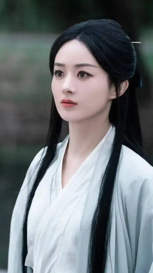 作为90后,我最开始知道赵丽颖是从《花千骨》开始的,总是会把她和