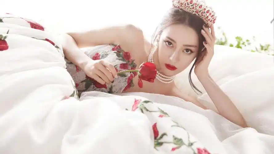 69  电脑壁纸 69  明星 69  迪丽热巴超美纱裙写真高清原图查看