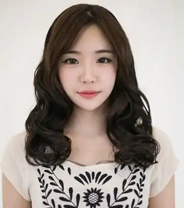 出门头发毛躁怎么处理 女生头发干枯毛躁怎么办 - 发型设计 - 辣妈营