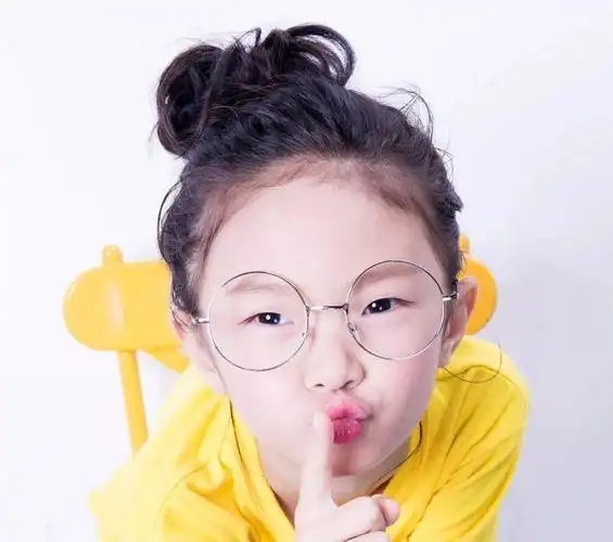 今年8岁,是一位活泼可爱的小女孩,喜欢唱歌,跳舞,画画,在小歌手学习